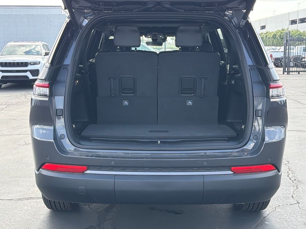 New 2026 Baltic Gray Metallic Clear-Coat Exterior Paint Jeep Altitude image 11