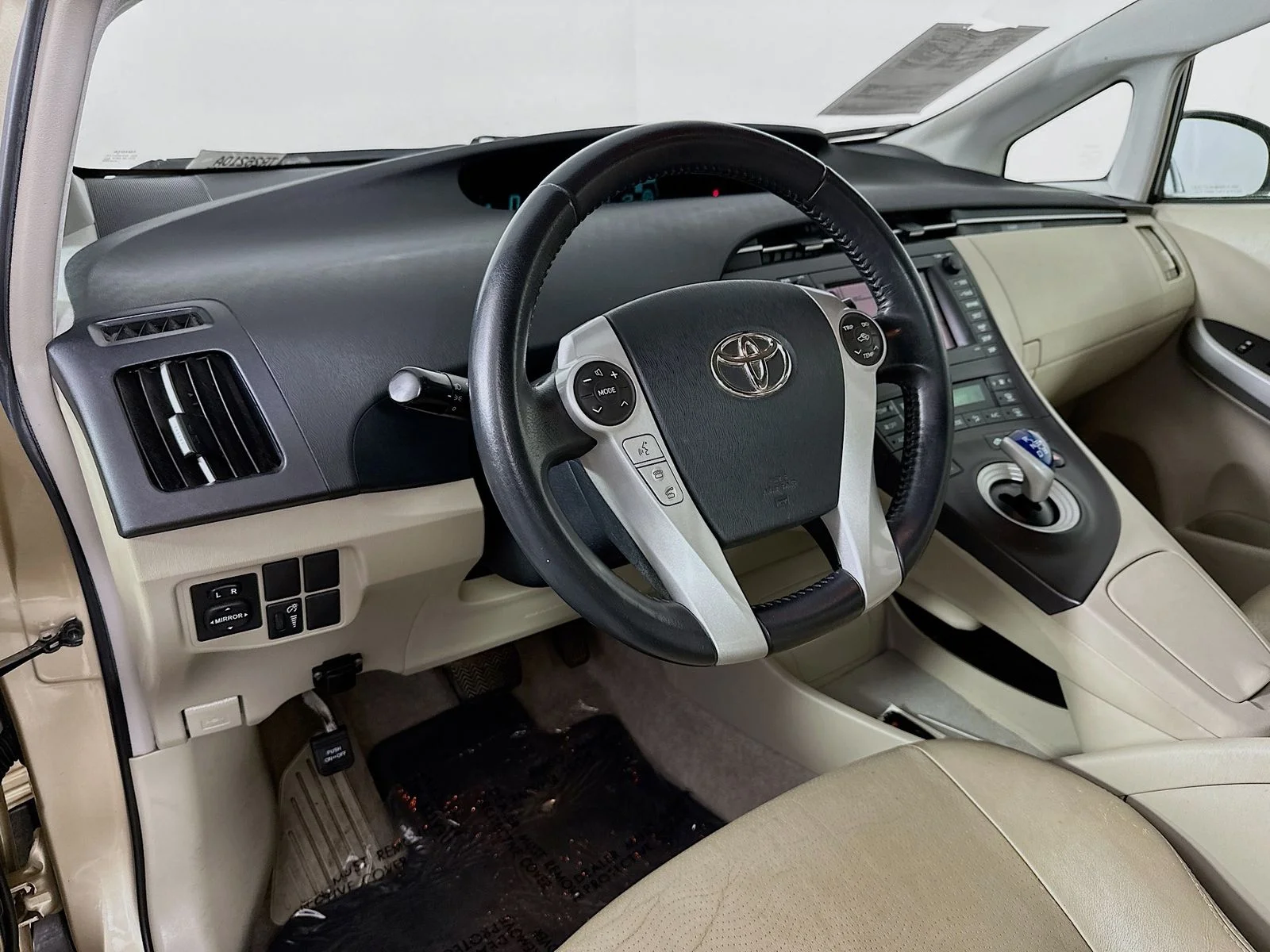 Used 2010 Gold Toyota IV image 9