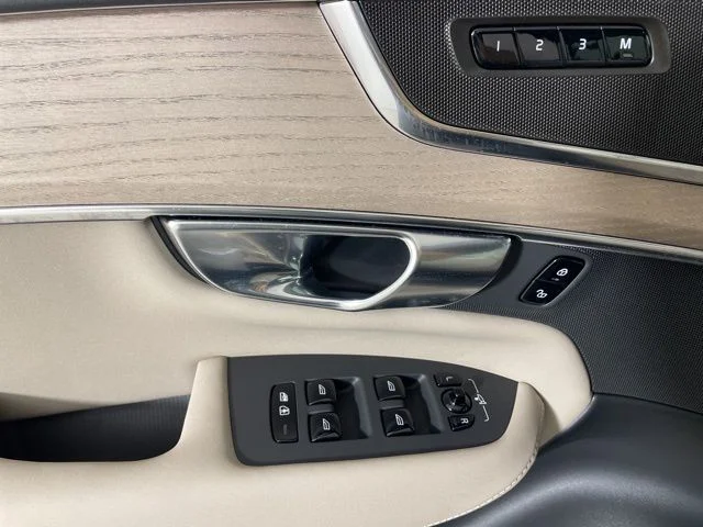 2025 Volvo XC90 Core - Photo 20