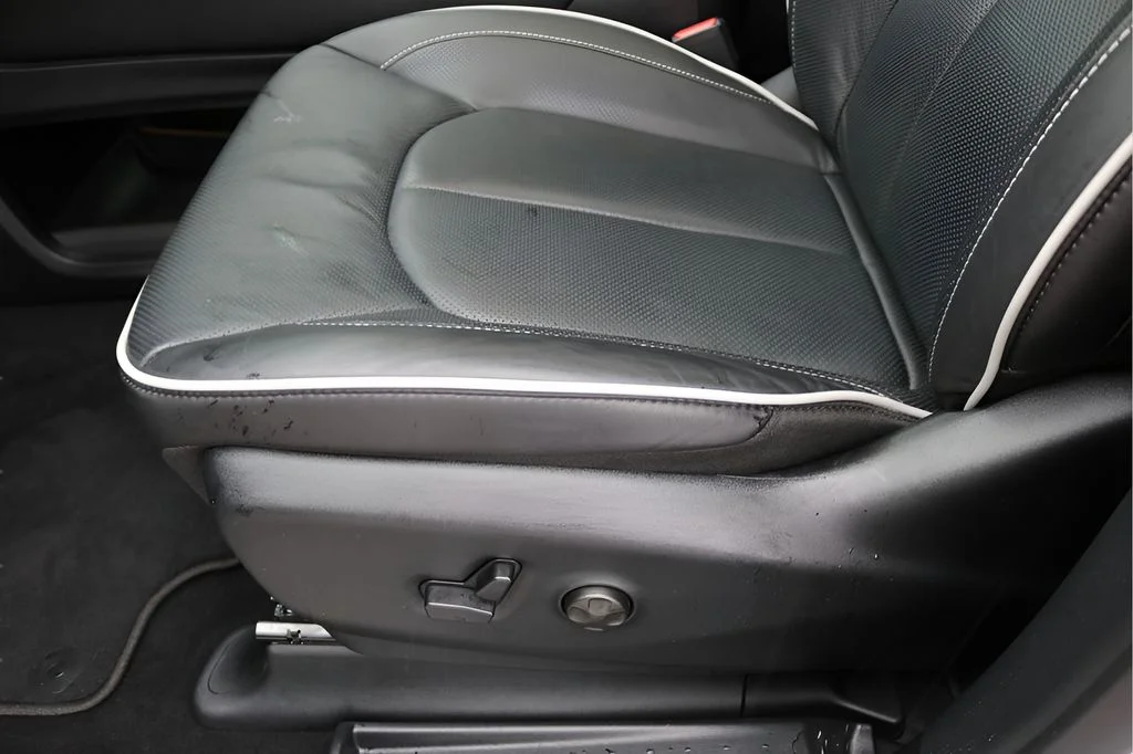 Used 2025 White Chrysler Limited image 13