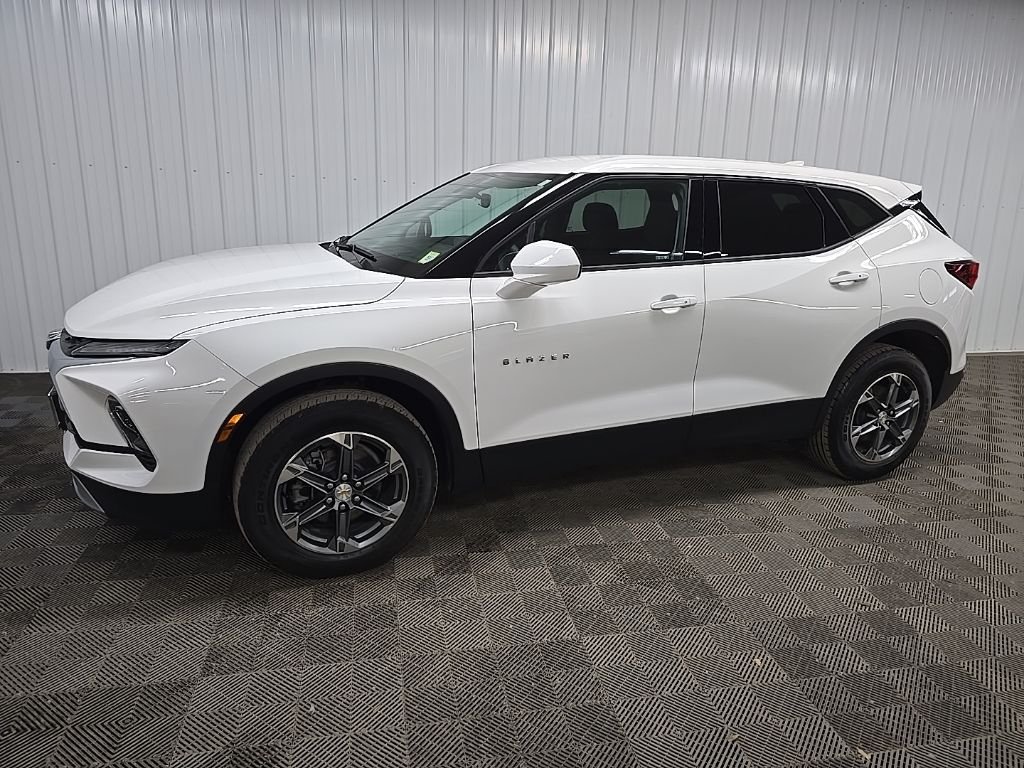 Used 2023 Summit White Chevrolet LT image 6
