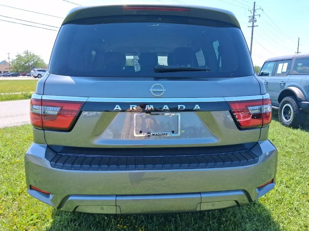 Used 2023 Gray Nissan SV image 3