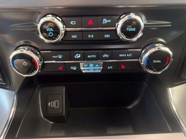 New 2026 Agate Black Metallic Ford XLT image 43