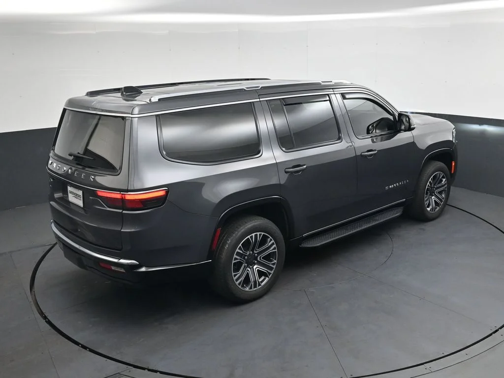 Used 2024 Gray Jeep Base image 36