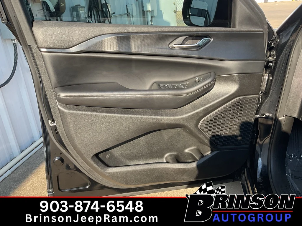 Used 2024 Diamond Black Crystal Pearlcoat Jeep Altitude image 24