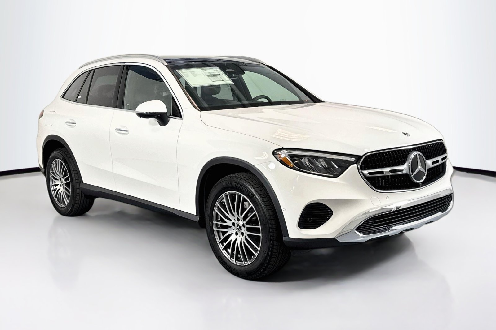 New 2026 Polar White Mercedes-Benz GLC 300 image 3