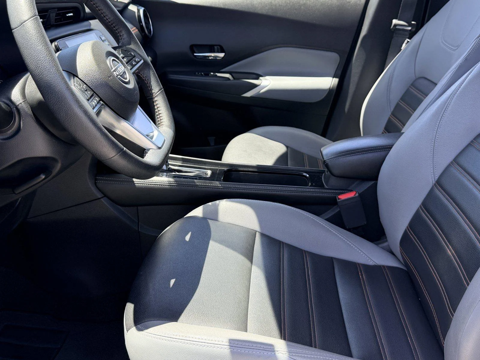 Used 2023 Aspen White Trico Nissan SR image 17