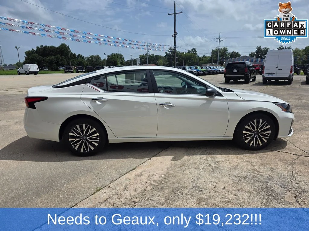 Used 2025 White Nissan 2.5 SV image 11