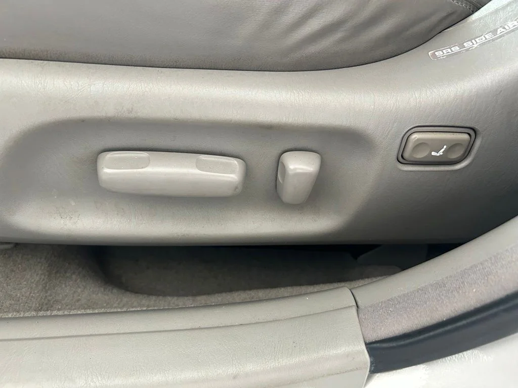 Used 2002  Lexus 300 image 39
