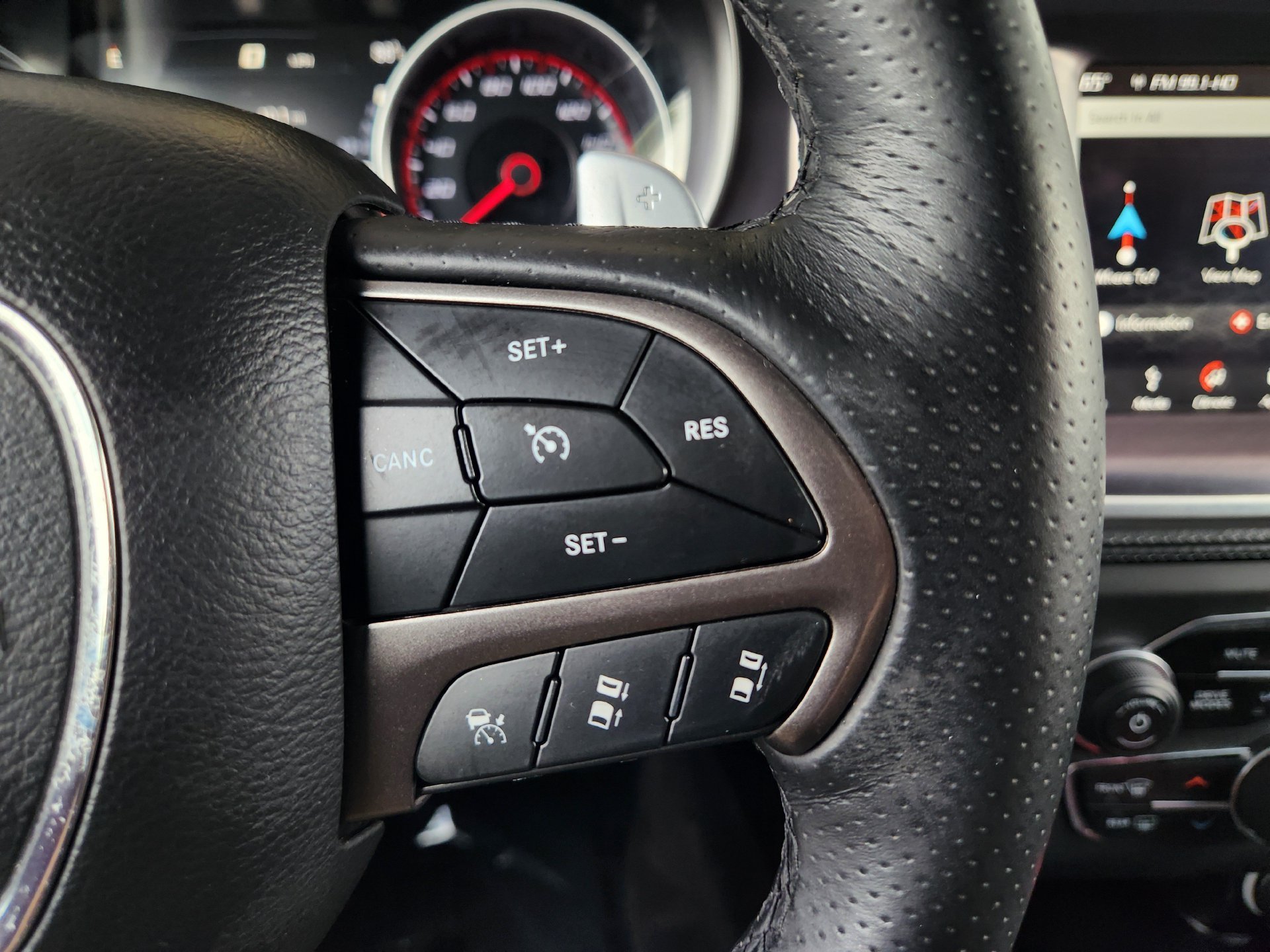 Used 2019 Go Mango! Dodge R/T Scat Pack image 30