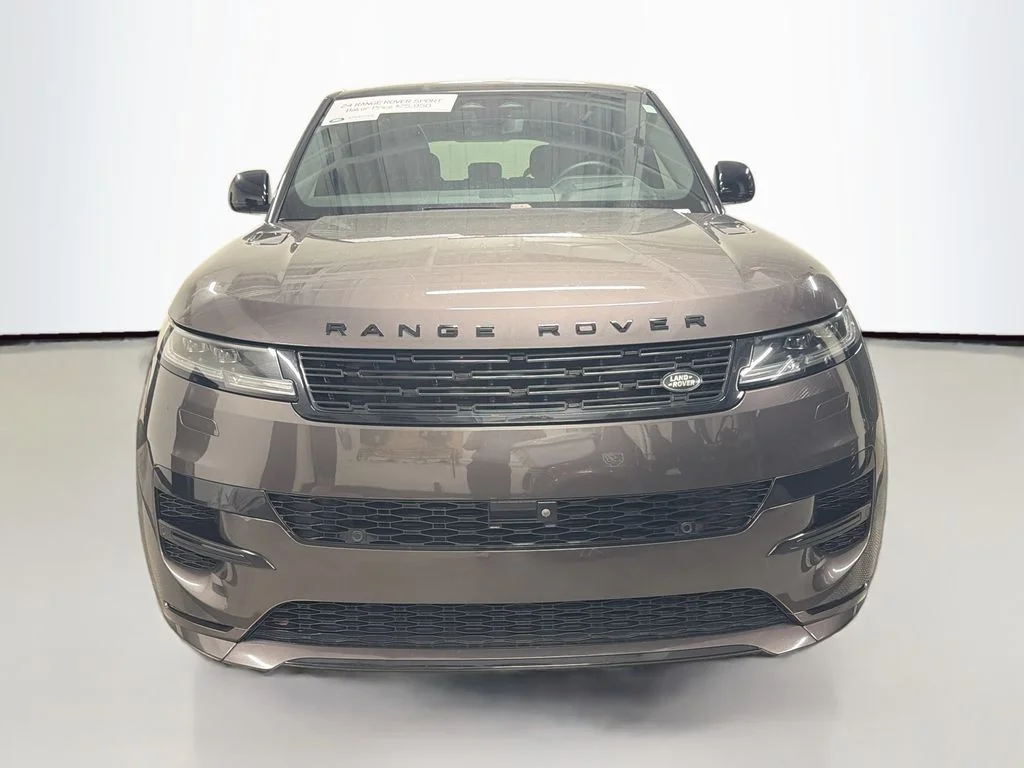 Certified Used 2024  Land Rover Dynamic SE image 6