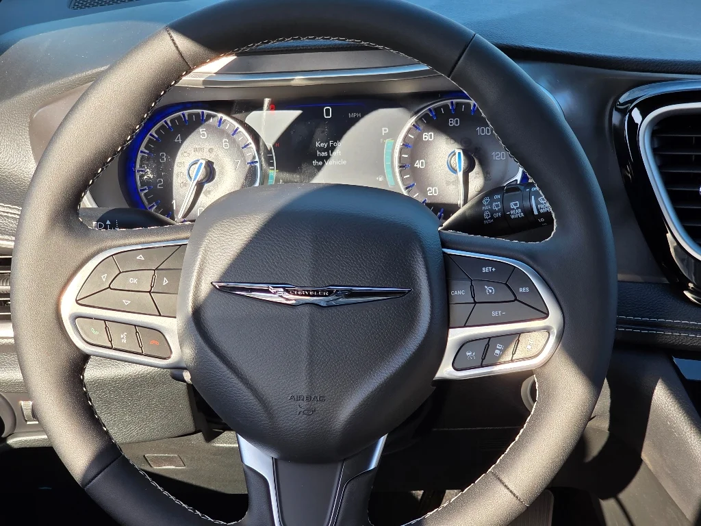 2026 Chrysler Pacifica Select - Photo 14