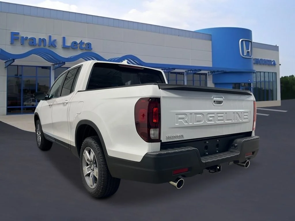 New 2026 Platinum White Honda RTL image 3