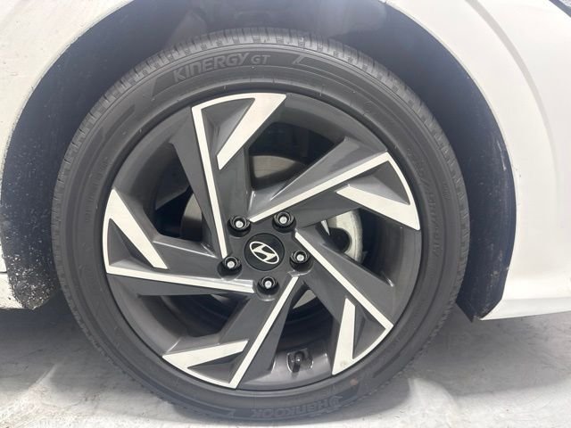 Used 2025 White Hyundai Limited image 4