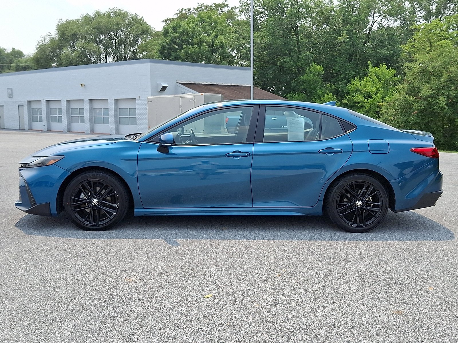 Used 2025 Ocean Gem Toyota SE image 4
