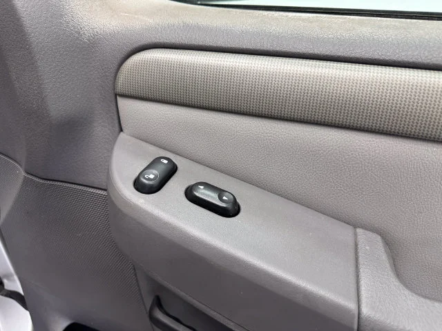 Used 2005 Silver Birch Clearcoat Metallic Ford XLT image 38
