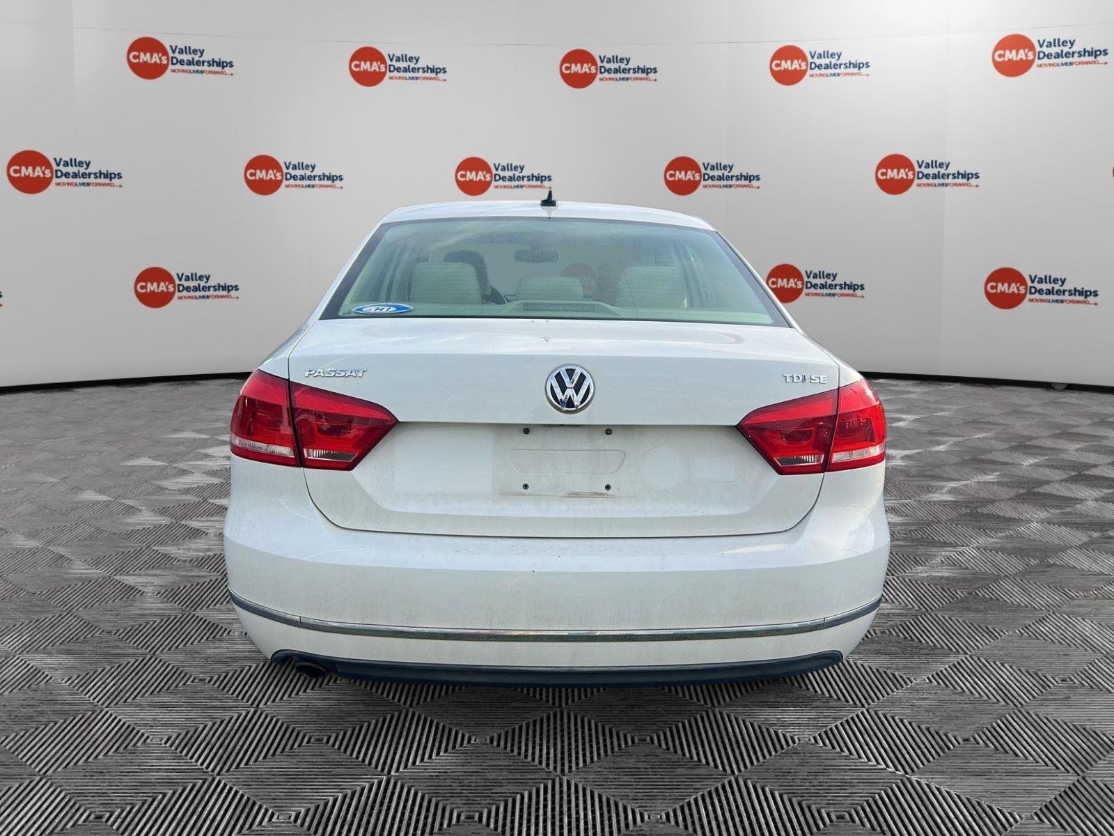 Used 2013 Candy White Volkswagen TDI SE w/Sunroof & Nav image 12