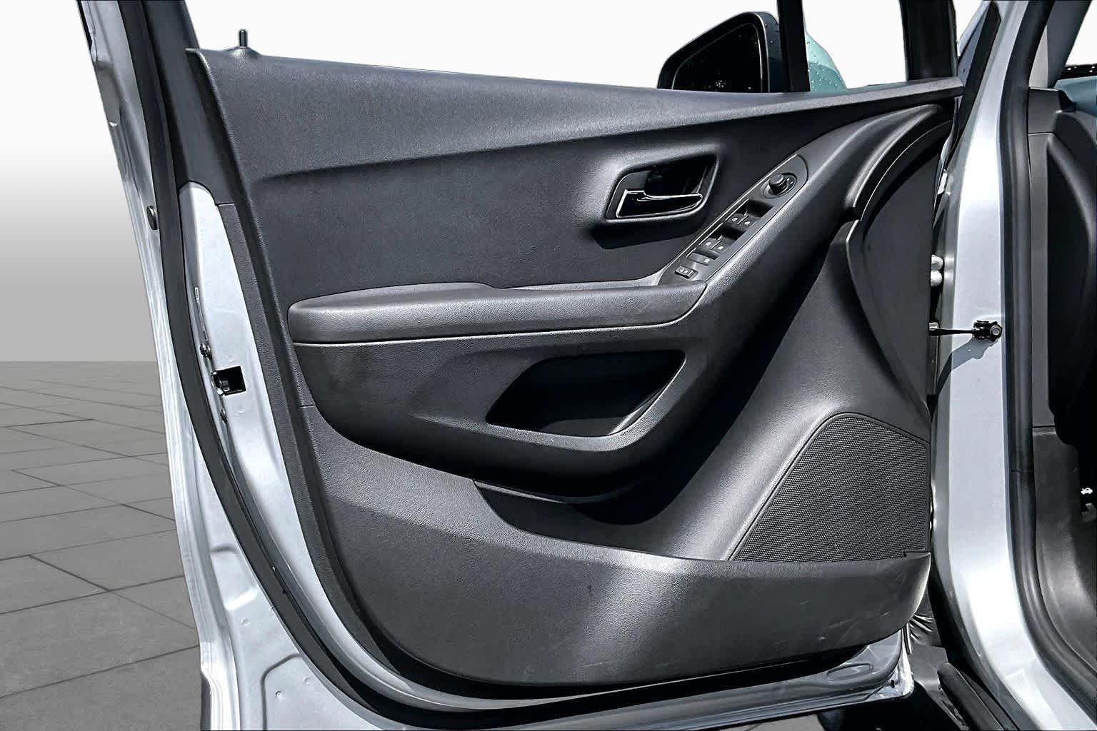 Used 2020 Silver Ice Metallic Chevrolet LT image 21
