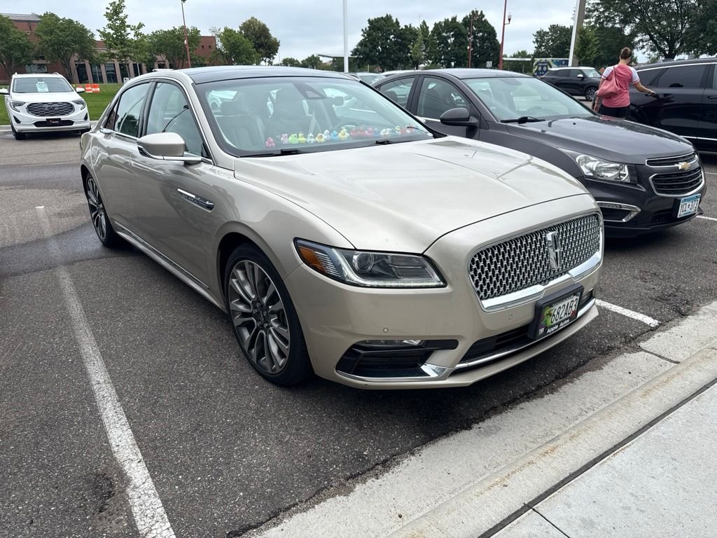 Used 2017 Gold Lincoln Reserve image 1