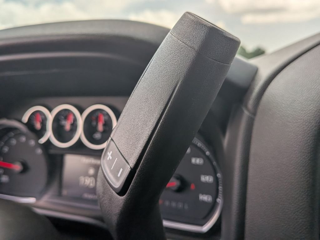 Used 2022 White Chevrolet Custom image 31