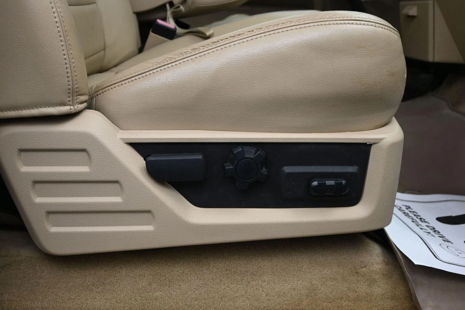 Used 2008 White Ford XL image 9