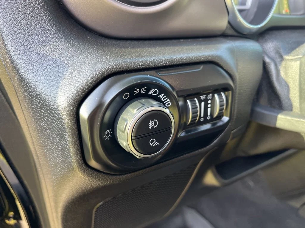 Used 2020 Black Jeep Sport image 16