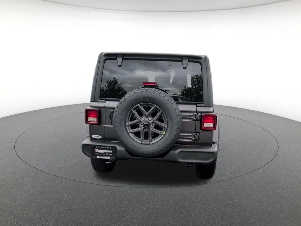 New 2026 Granite Crystal Metallic Clearcoat Jeep Sport S image 8