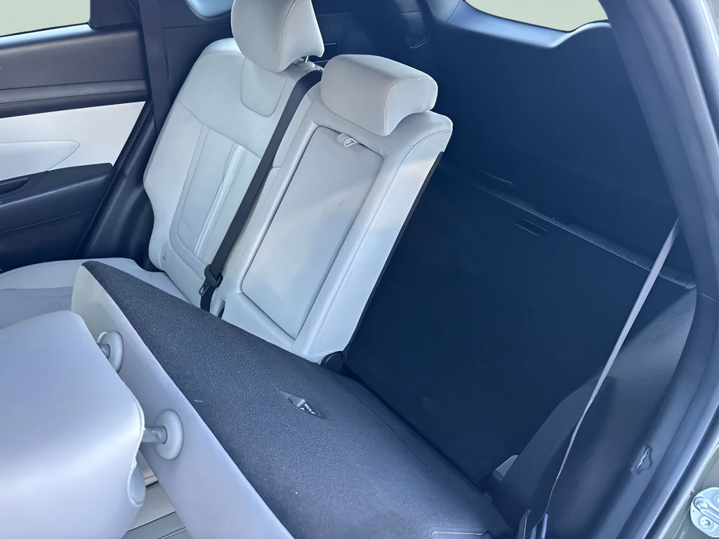 Used 2025 Green Hyundai SEL image 36