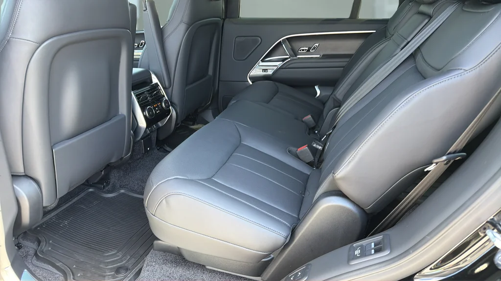 New 2026 Black Land Rover SE image 20