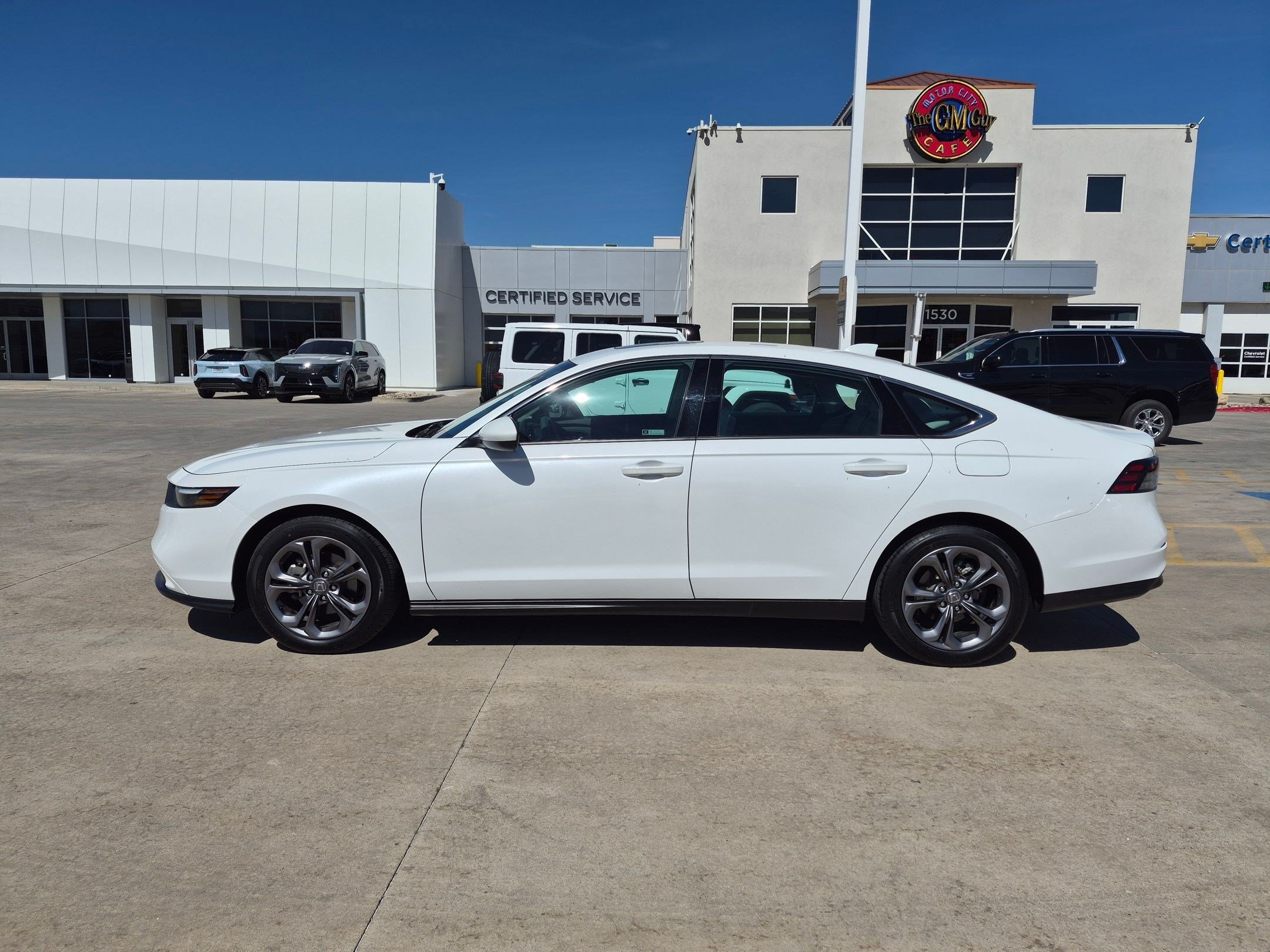 Certified Used 2023 Platinum White Pearl Honda EX image 3
