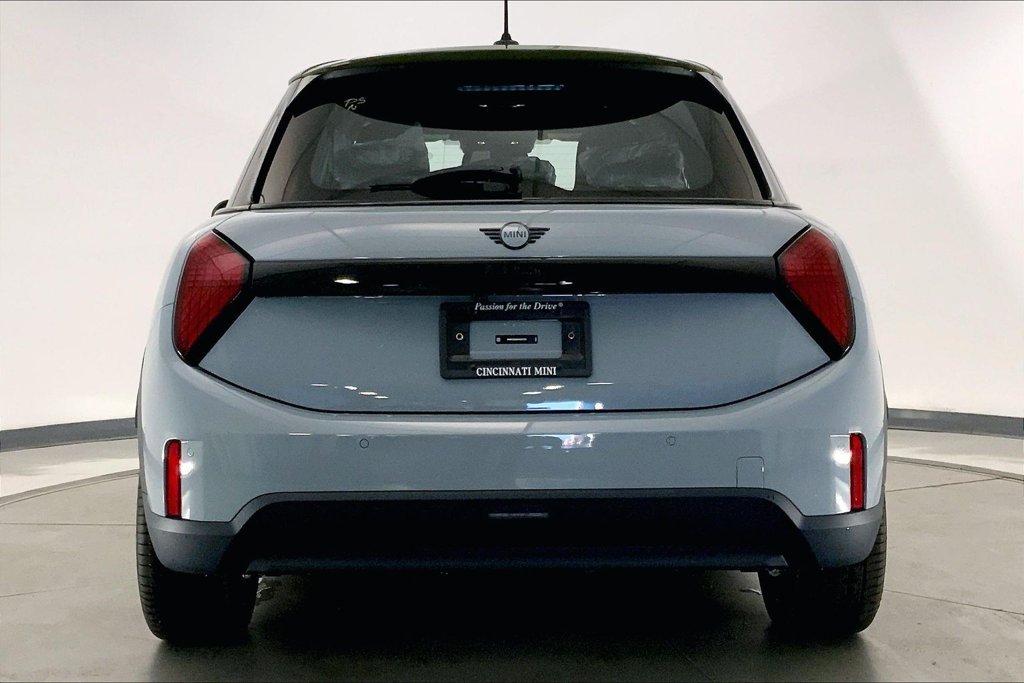 New 2027 Statement Grey MINI Iconic image 3