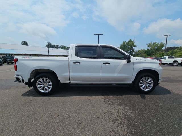 Used 2022 Summit White Chevrolet Custom image 11