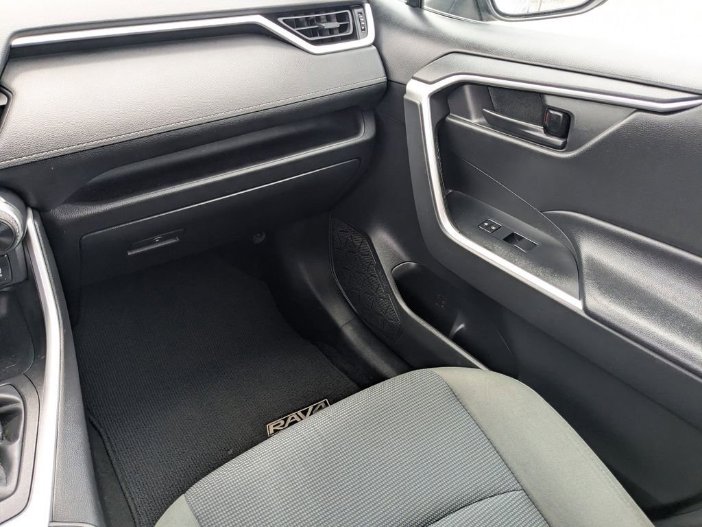 Used 2022  Toyota LE image 16