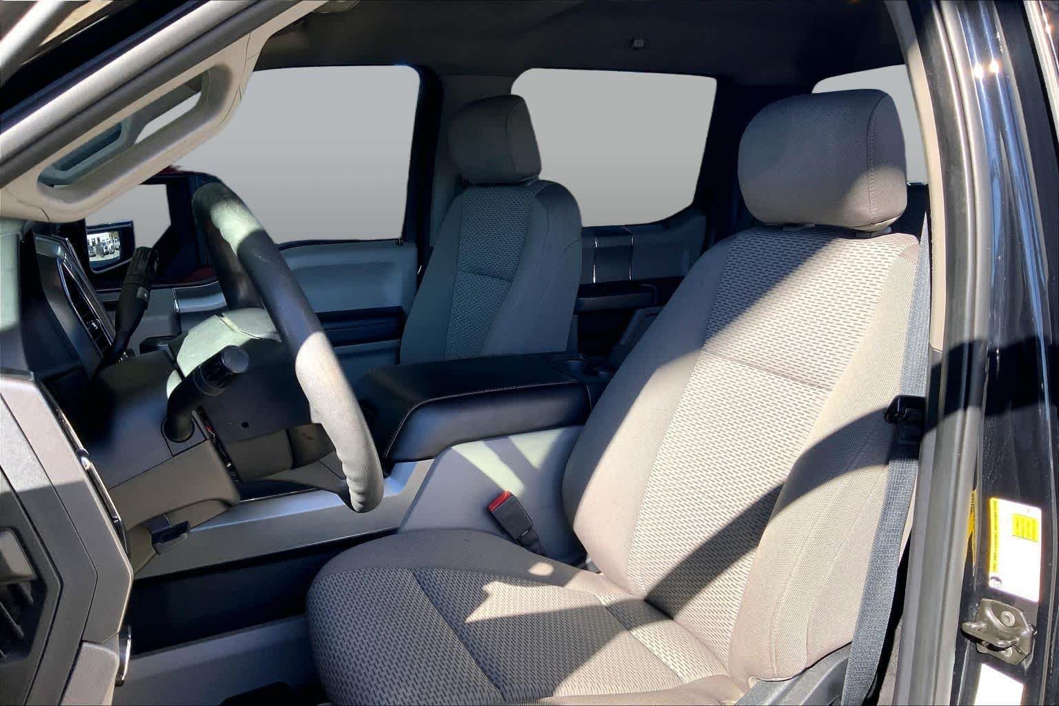 Used 2020 Agate Black Metallic Ford XLT image 8