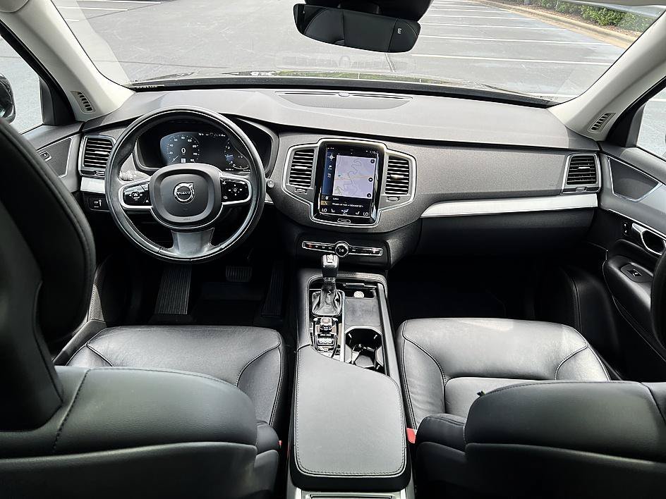 Used 2021 Onyx Black Metallic Volvo Momentum image 18