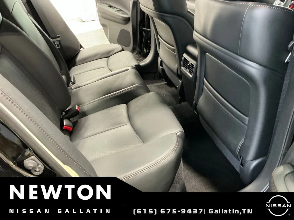 Used 2014 Super Black Nissan 3.5 SV image 20