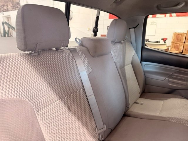 Used 2014 Tan Toyota DOUBCAB image 25