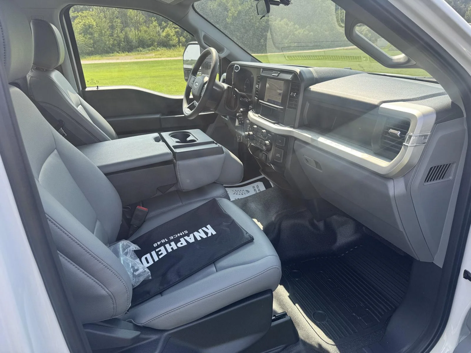 New 2026 Oxford White Ford XL image 14