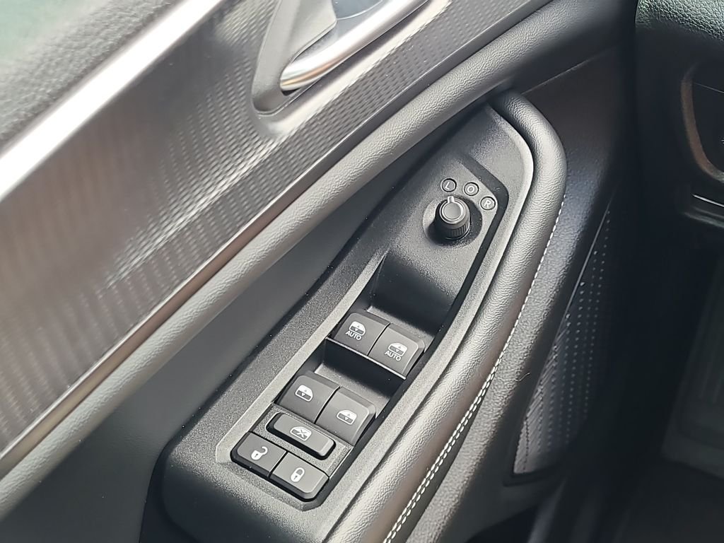 Used 2025 White Jeep Laredo X image 18