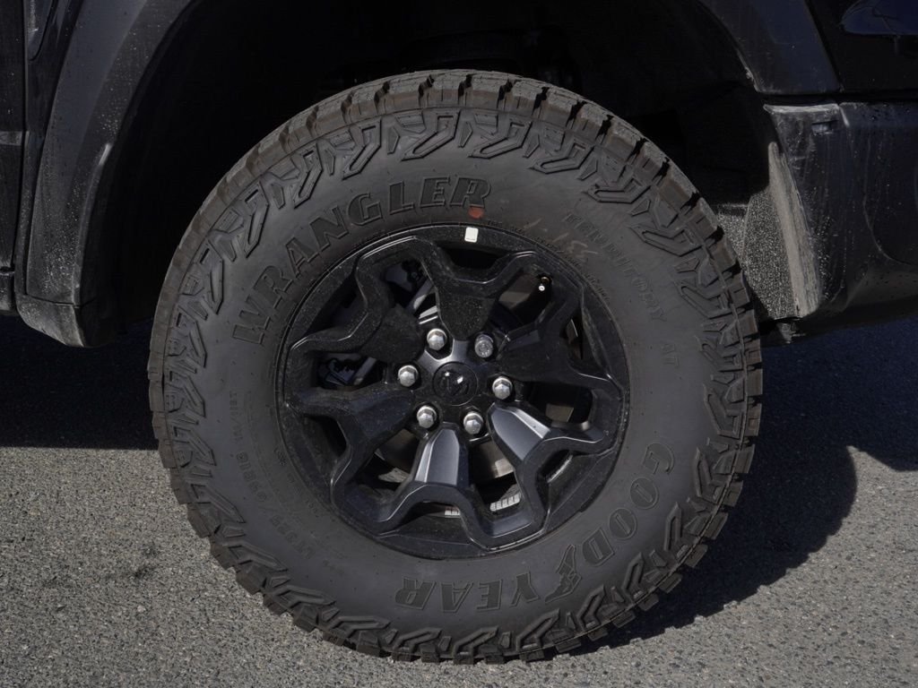 New 2026 Diamond Black Crystal Pearl-Coat Exterior Paint RAM RHO image 9