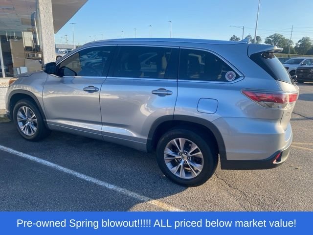 Used 2015 Silver Toyota XLE V6 image 5