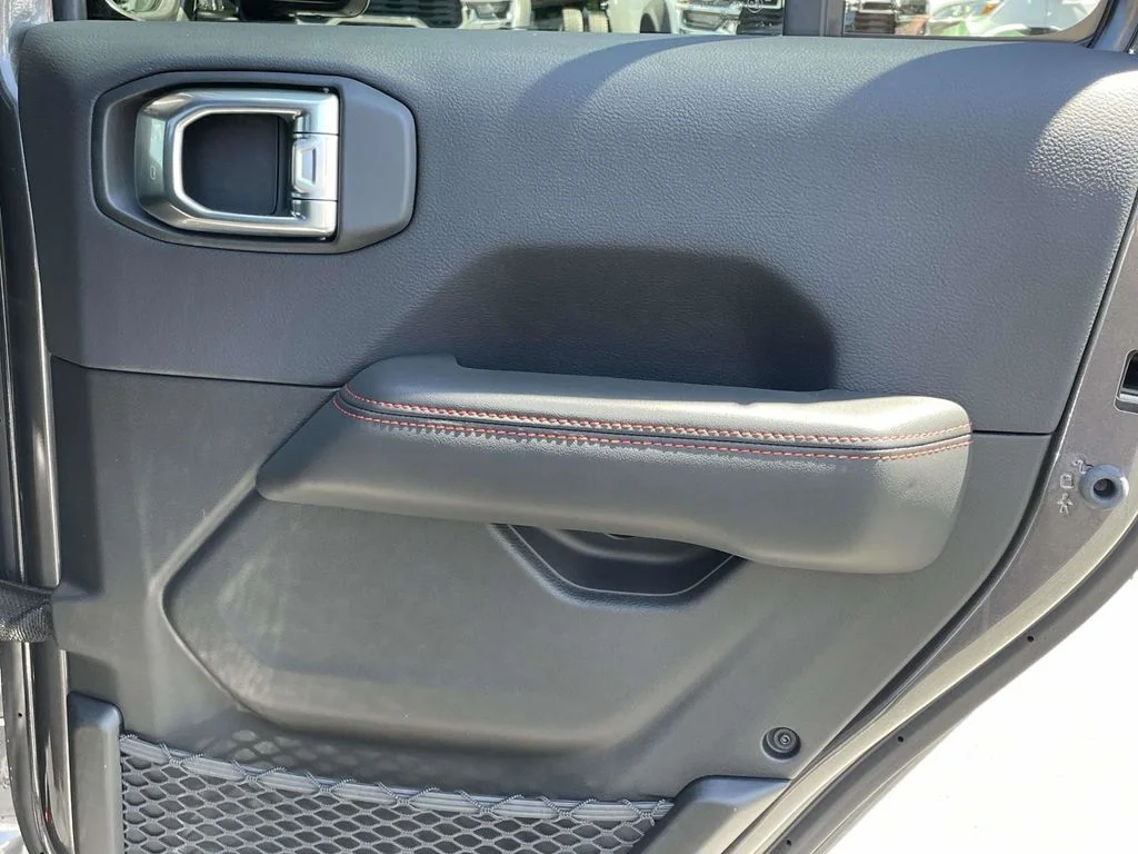 New 2026 Granite Crystal Metallic Clearcoat Jeep Rubicon X image 19