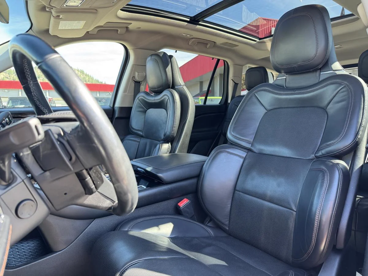 Used 2020 Red Lincoln Reserve Awd image 17