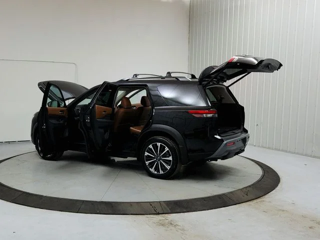 New 2026 Black Nissan Platinum image 13