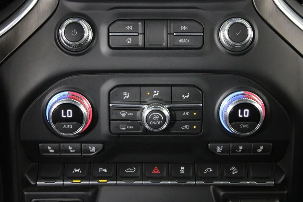 Used 2022 White GMC AT4 image 20
