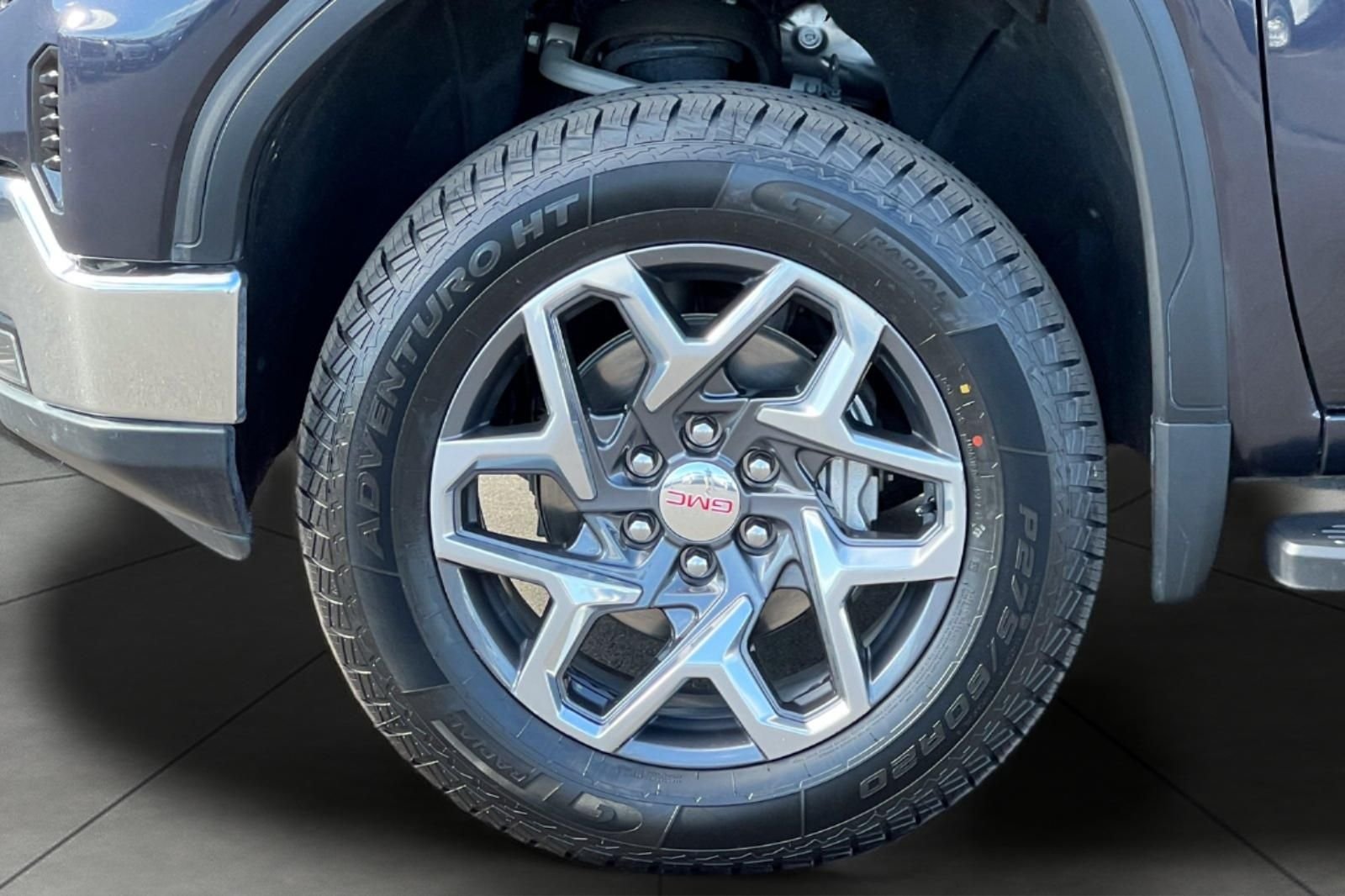 Used 2023 Silver GMC SLT image 32