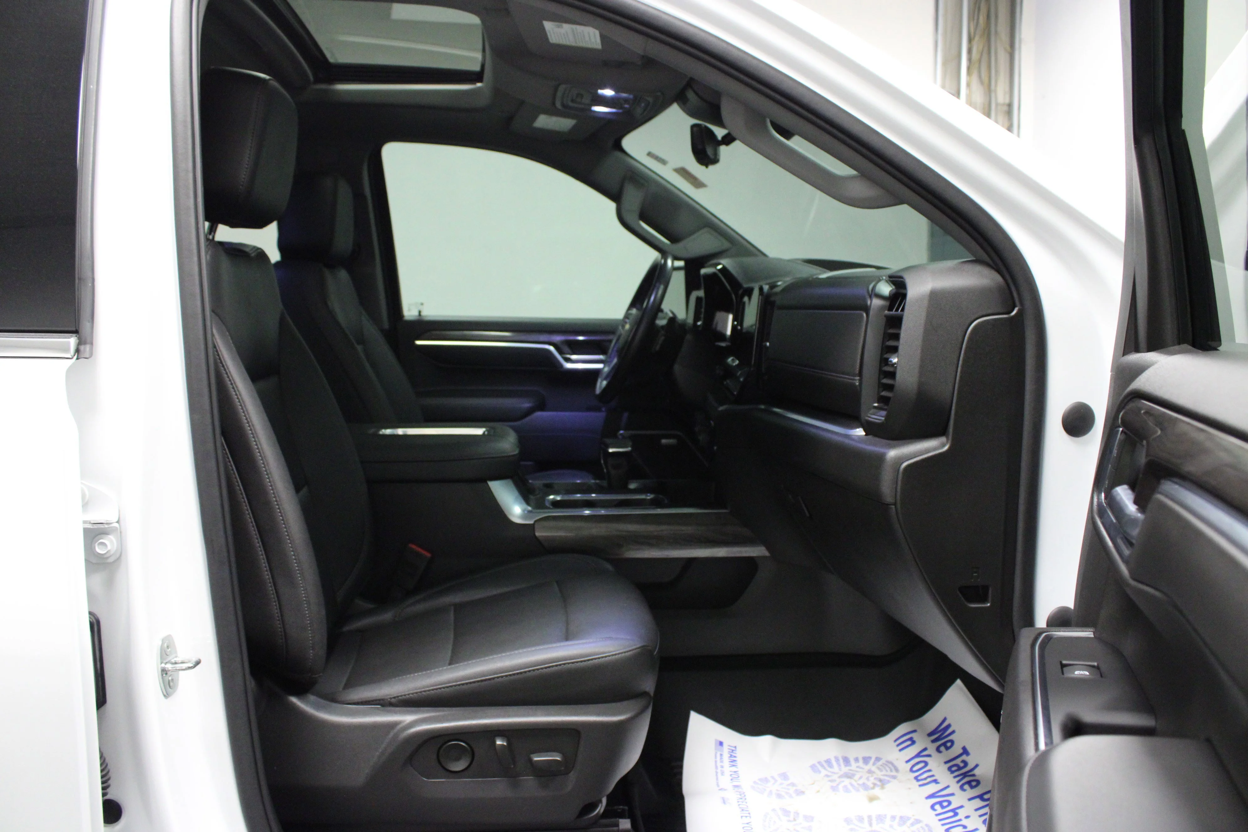 Used 2022 Summit White Chevrolet LTZ image 16