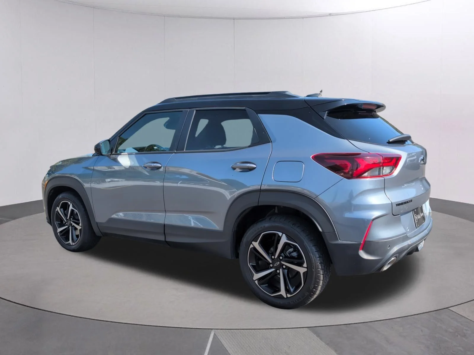 Used 2021 SATIN STEEL METALLIC Chevrolet RS image 3