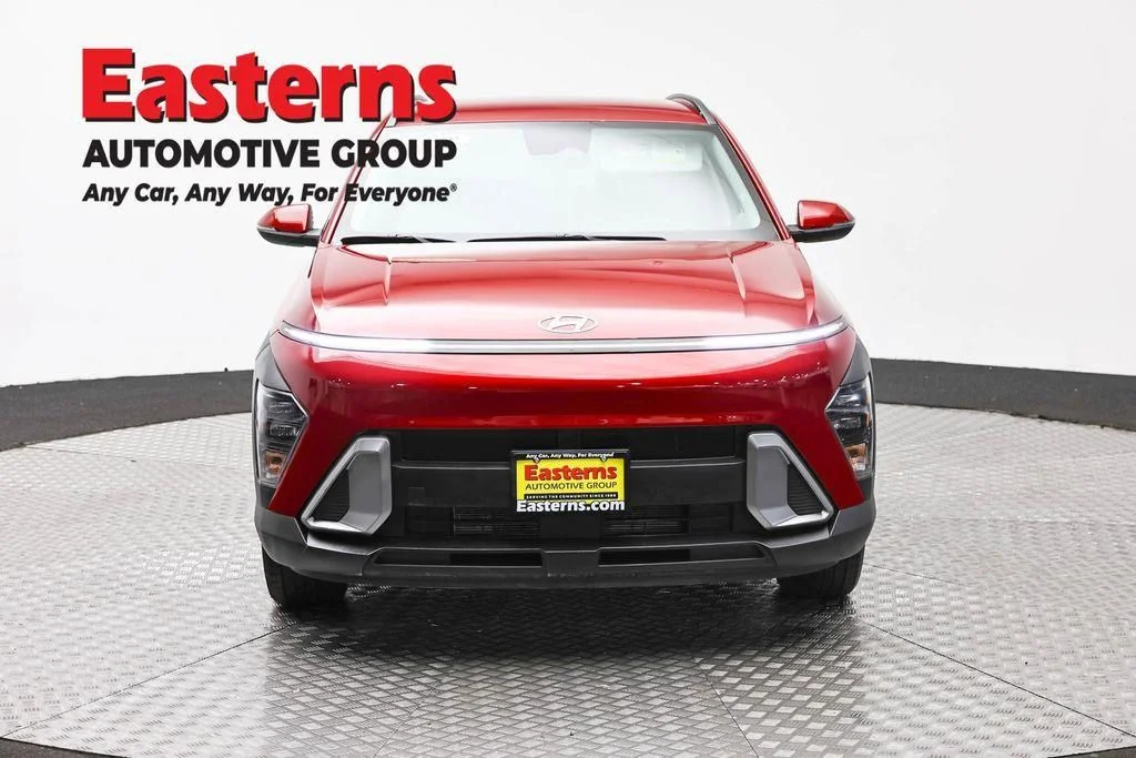 Used 2025 Red Hyundai SEL image 2