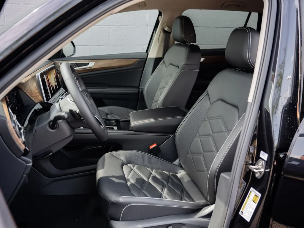 New 2026 Deep Black Pearl Volkswagen 2.0T SE W/TECHNOLOGY image 8